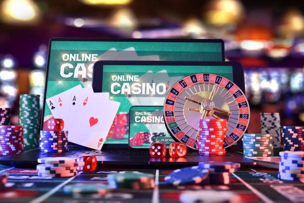 Live dealer rolling dice during Dadu Online
